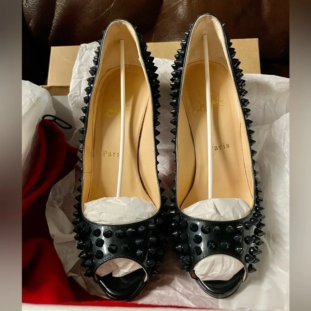 Christian Louboutin “Very Prive” peep toe pumps, patent navy blue EU37.5 120mm